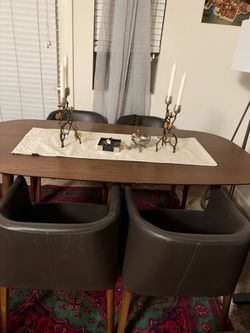 Walnut Dining Table with 4 Leather Chairs