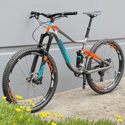 Giant Trance Advanced Pro 2 , Medium size, Full suspension carbon fiber mountain bike, Carbon wheels 