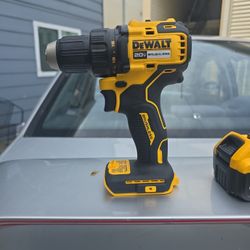 Dewalt drill end battery