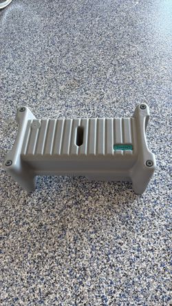 *Dual sided kids’ step stool