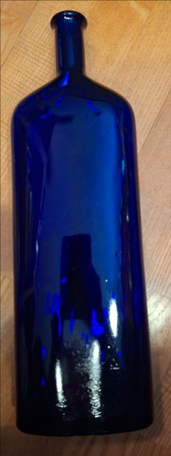 GORGEOUS TALL COBALT BLUE GLASS VASE