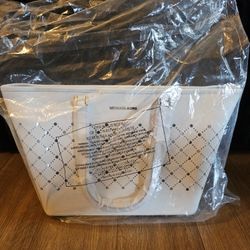 NEW IN PACKAGING MICHAEL KORS JET SET TOTE 