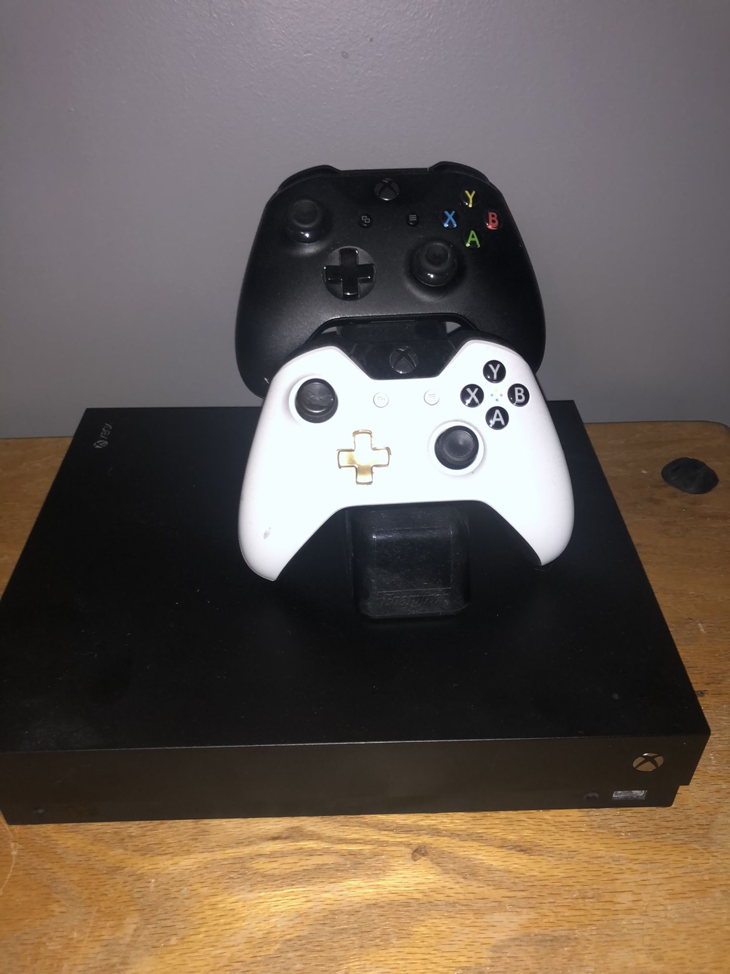 Xbox One X, Games, Controllers, Headset