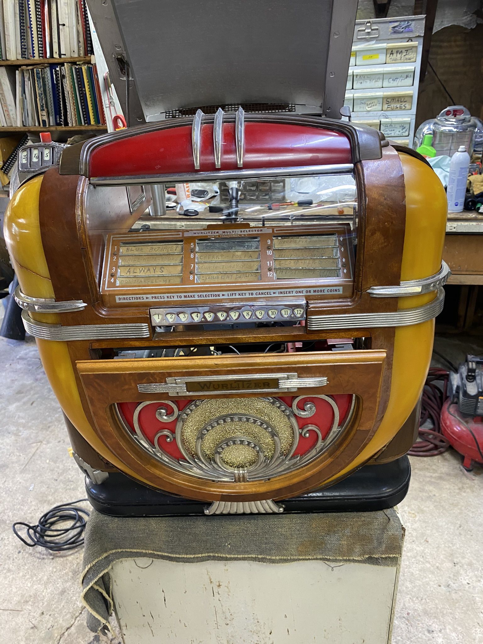 WURLITZER 71 Table Model Jukebox 