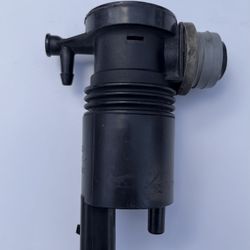 2018-2021 Infiniti Q50 Luxe Windshield Washer Pump 1024251 OEM