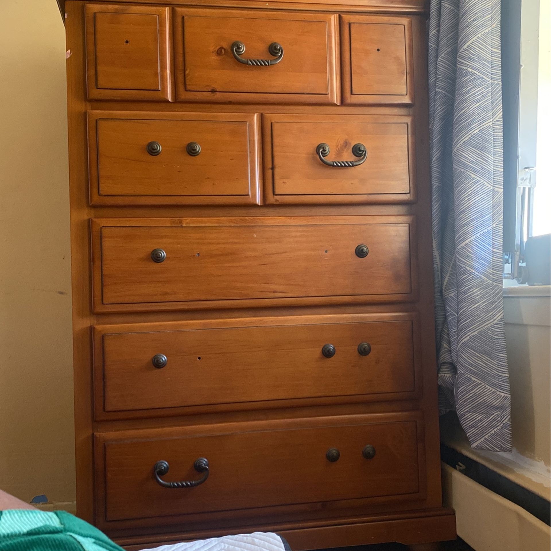 5 Drawer Dresser. High Quality Wood