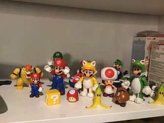 Super Mario figurines