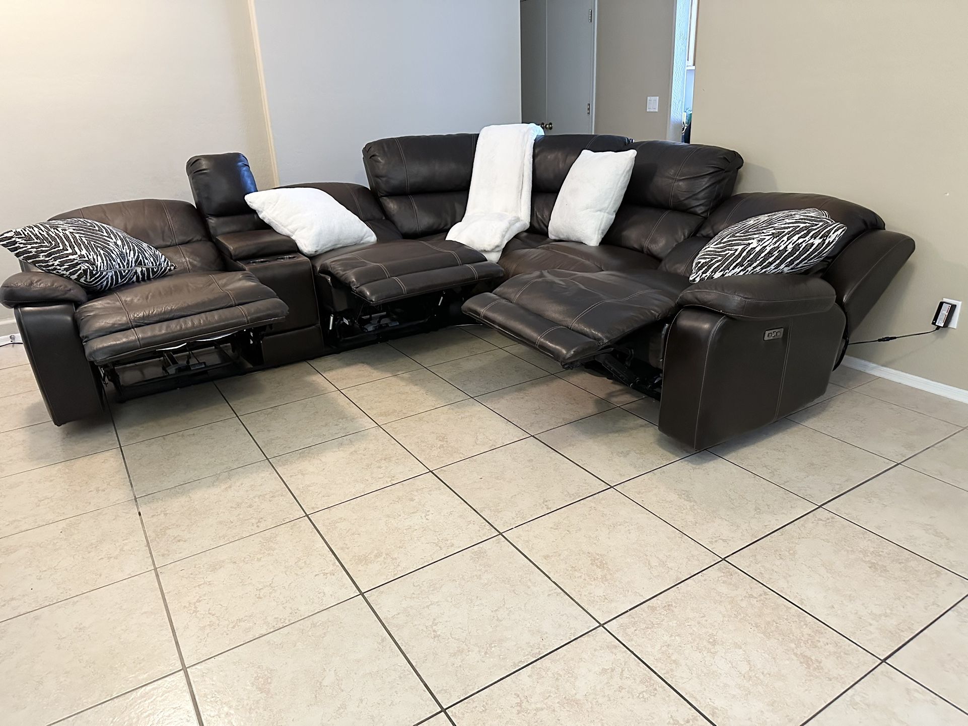Like New Power Reclining Sectional-FREE DELIVERY 🚚