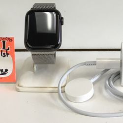 Apple Watch SE 1st Gen 40mm GPS 