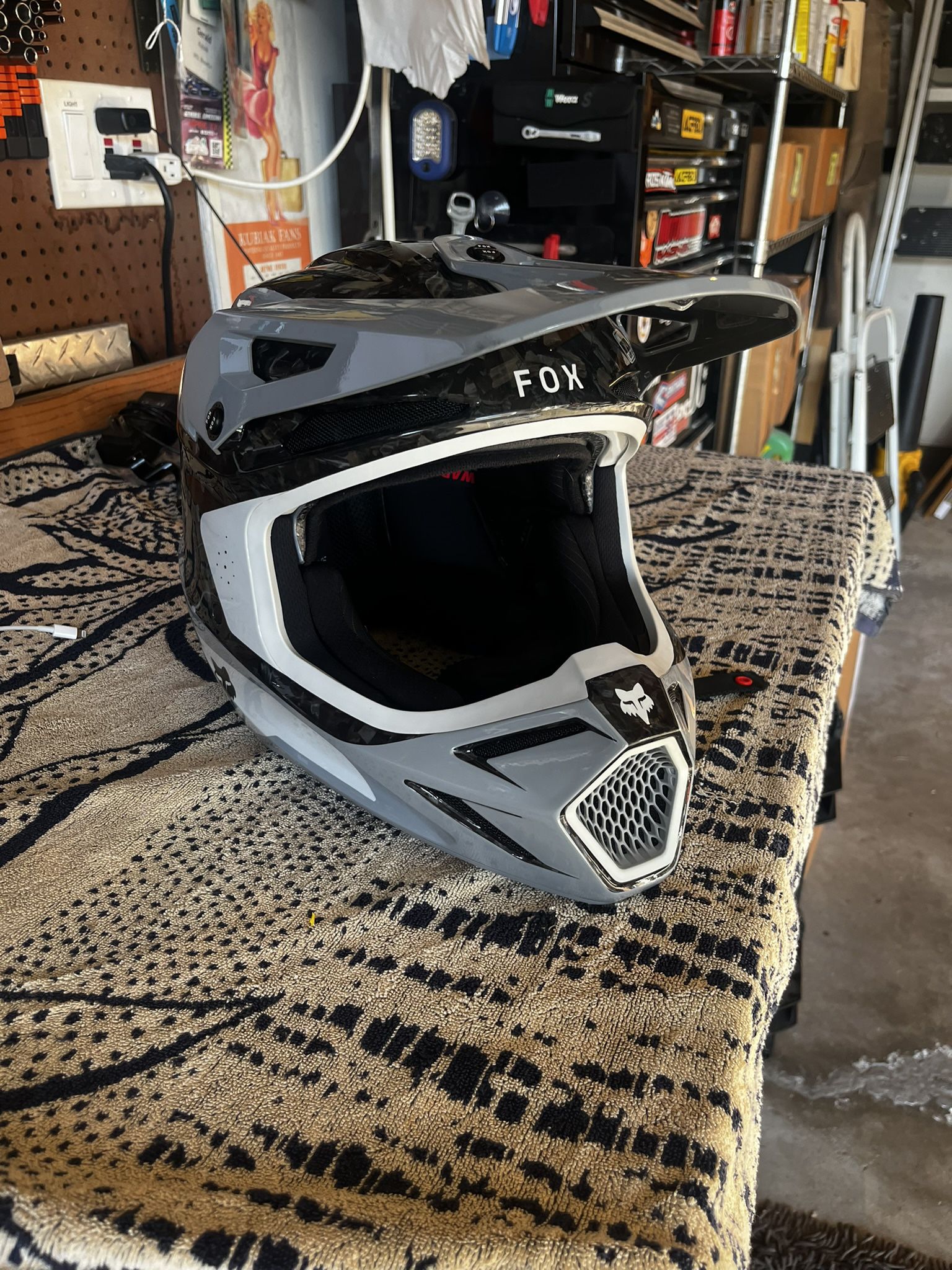Fox Eon T3 Carbon Fiber Helmet