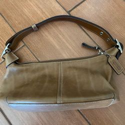 Coach Bag 💼 Tan, Leather 10 x 5 1/2” Authentic, good condition 