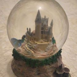 Harry Potter Hogwarts Castle Snowglobe