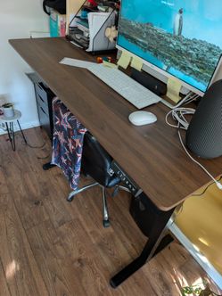 Adjustable computer desk