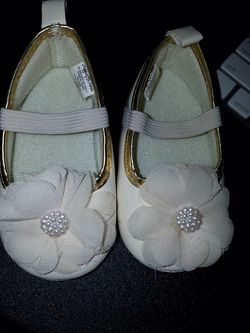 Baby off white ballerina shoe with ruffle bow