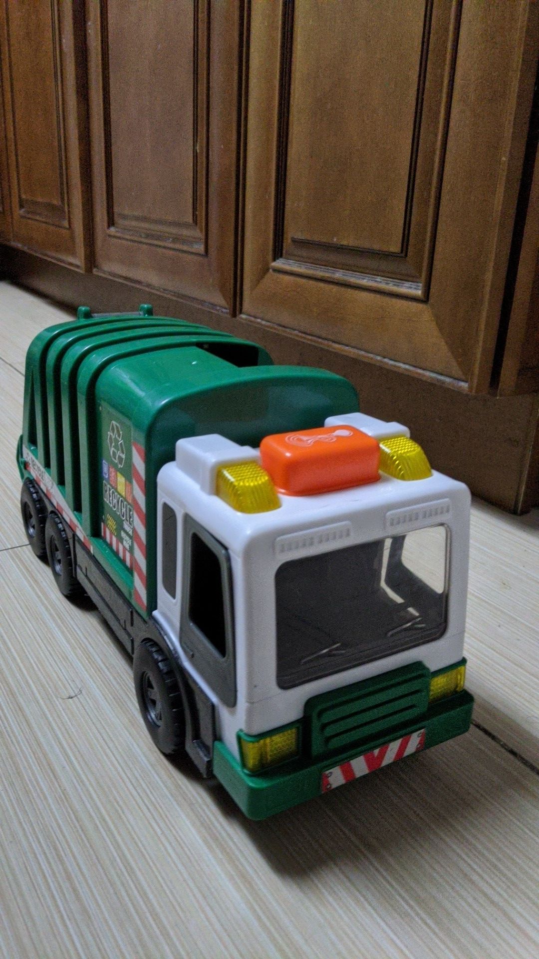 Recycle truck toy