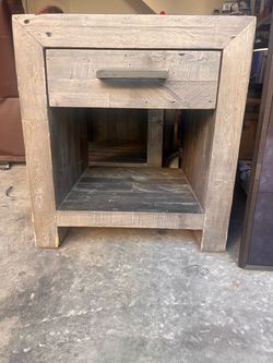 Set of 2 grey night stands
