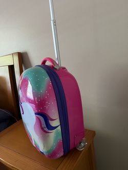 It’s very cute small luggage for little girls it’s unicorn made by Hayes it is barely used