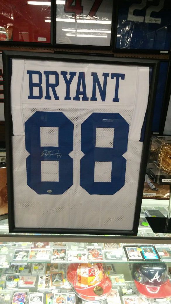 Dez Bryant Framed Autographed Jersey for Sale in Houston, TX - OfferUp