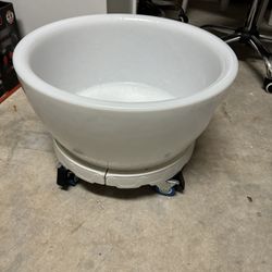 Resin Pedicure Bowl in Frost/White With Wheels Base