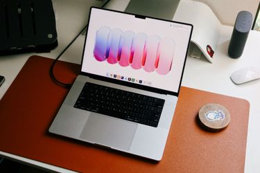 MacBook Pro 16-inch (M1 Pro, Silver)