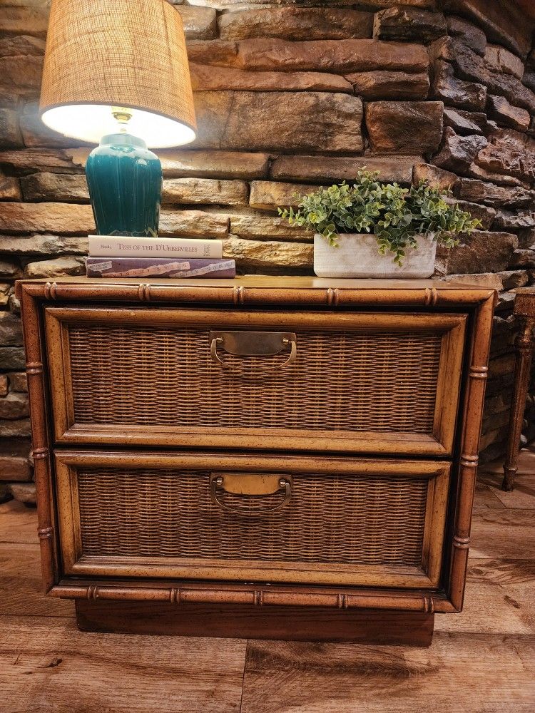 Night Stand / End Table - Vintage Mid-Century Thomasville