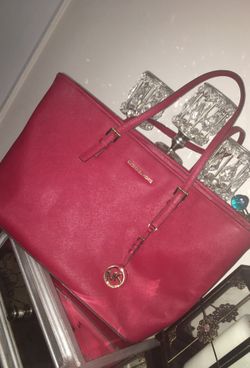 Authentic tote red bag in excellent condition no pets or dogs smoke free home