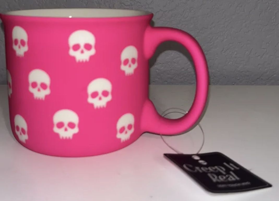 Hot Pink HALLOWEEN Skulls Coffee Tea Mug Creep It Real 16 oz. Soft Touch NEW