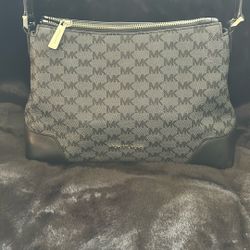 Micheal Kors Crossbody