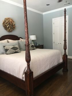 Oscar De La Renta Solid Mahogany King 4 Poster Bed