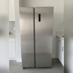 Side-by-Side Stainless Steel Refrigerator - Like New β Coupland, TX
