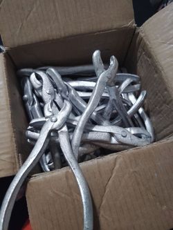 Hog ringer pliers