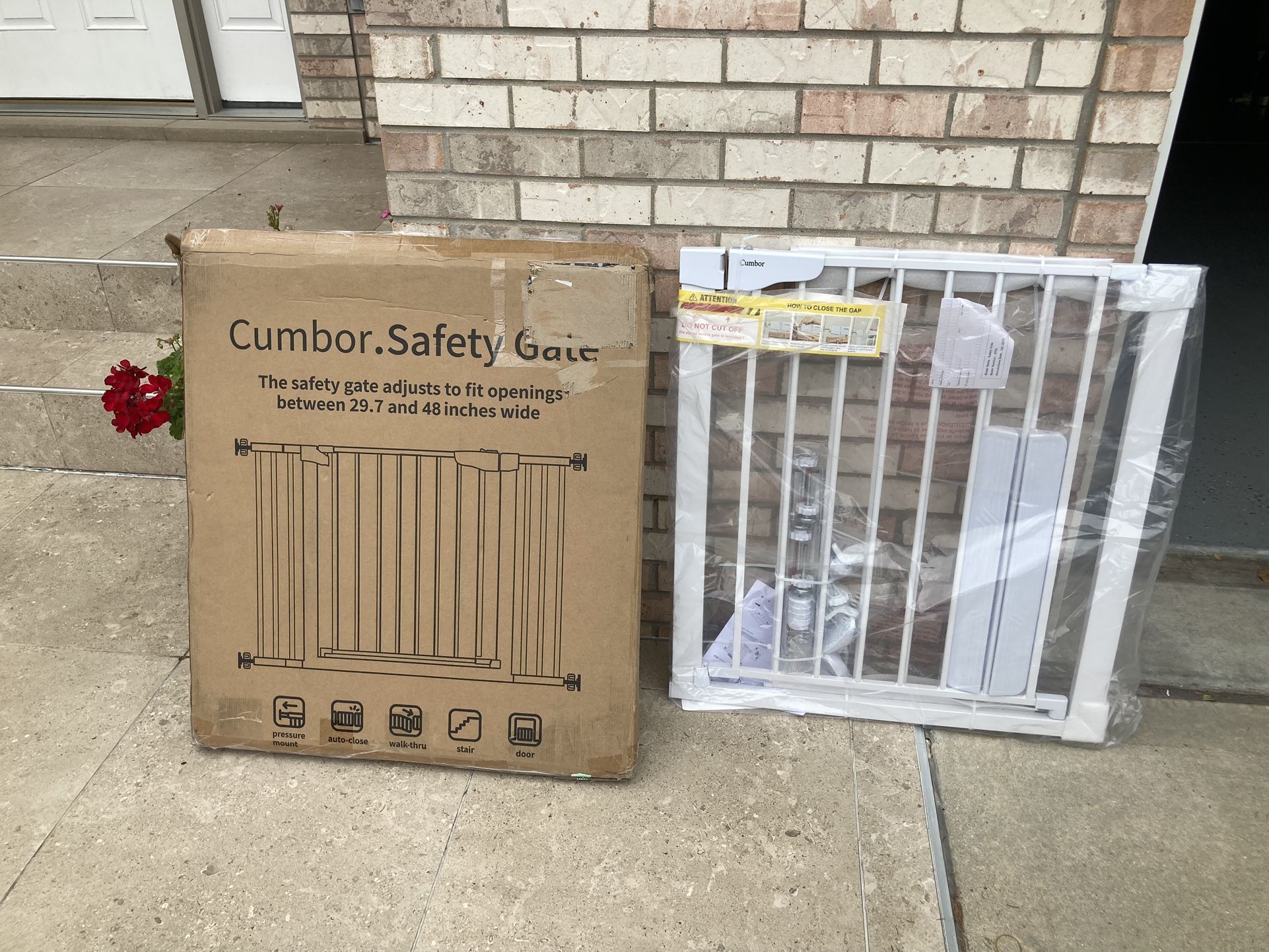 New 29-48” Cumbor Pressure Mounted Gate 