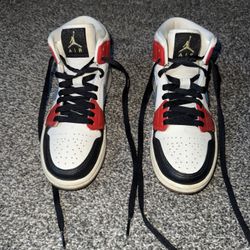 Air Jordan 1 Mid SE “Let Her Man” 