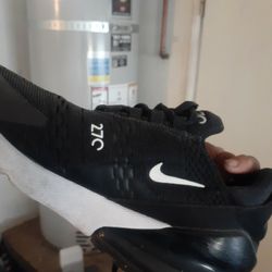 AIR270 BLK & WHT Nike