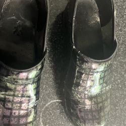 Women’s DANSKO size eight clogs/slip on Nursing Shoes 