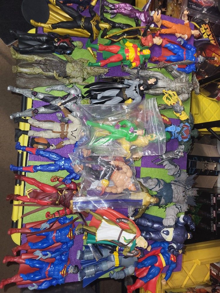 DC Lot 30 Figures