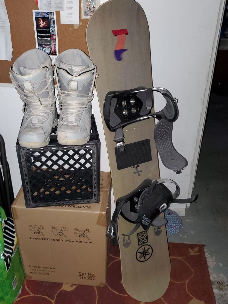 Snowboard 145 cm, boots size 10, for Sale in Aurora, IL - OfferUp
