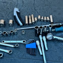 36 Pieces Assorted Tools