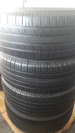 Set of 4 matching tires Michelin premier size 265/60R18