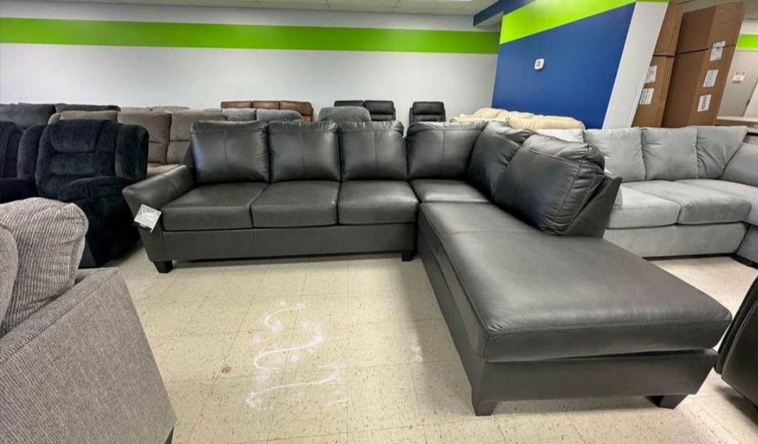 🖤 BRAND NEW 👌Valderno 2 Piece Sectional With Chaise