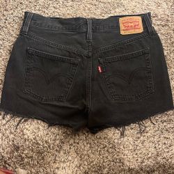 Women’s Black Levi Shorts Size 28/6