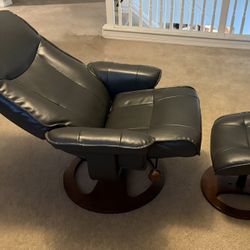BenchMaster Leather Recliner w/Ottoman - Used 