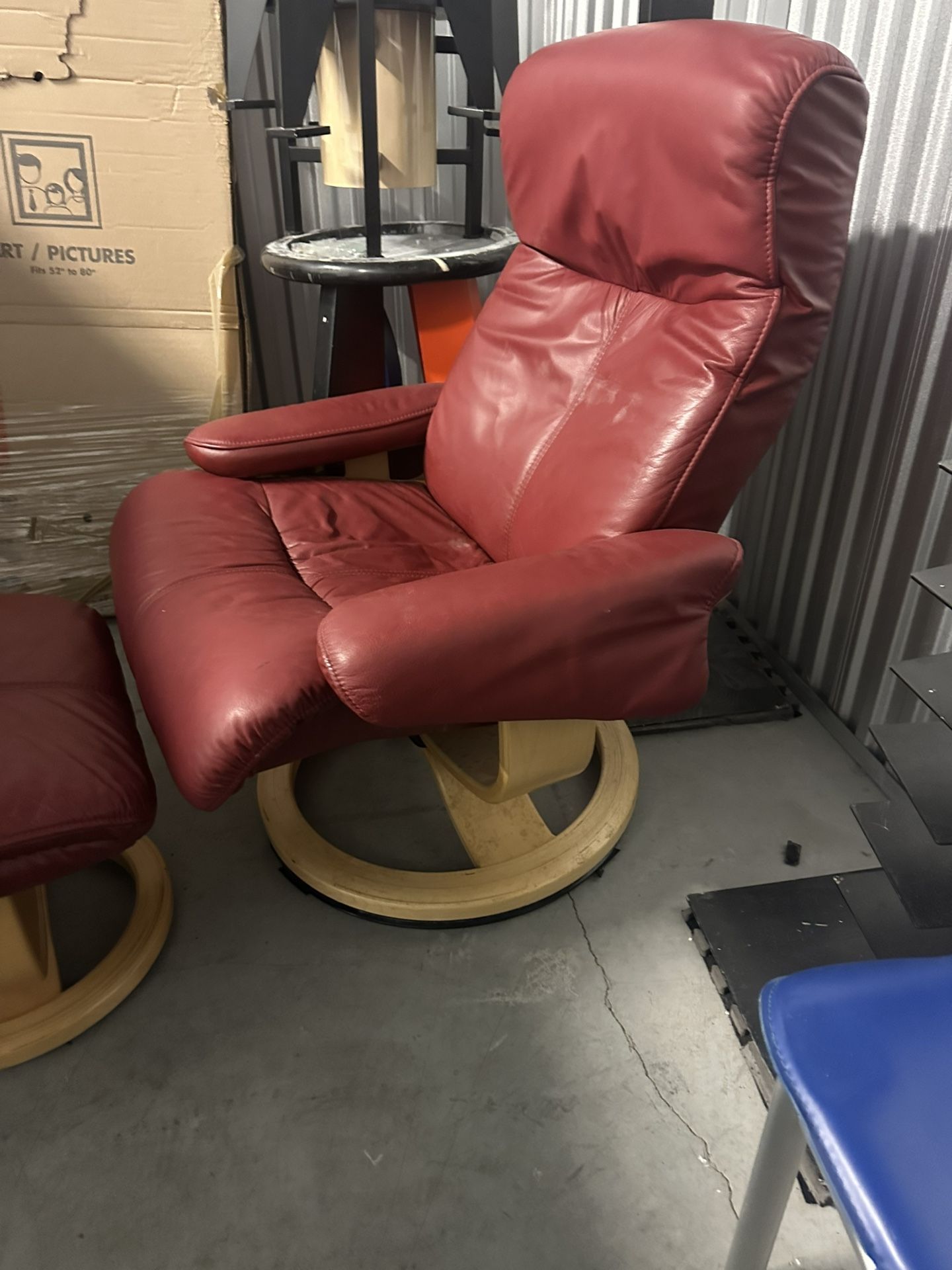 Rocker With 2 Ottomans