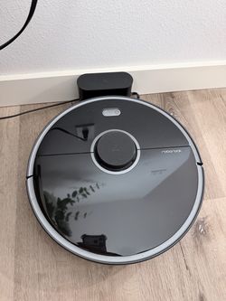 Roborock S5 Max Robot Vacuum & Mop in great working condition.