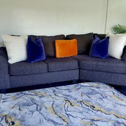 Ashley Furniture: Onyx 2-Piece Sectional - FREE Delivery

Beautiful Tuxedo Onyx  2-Piece Sectional 