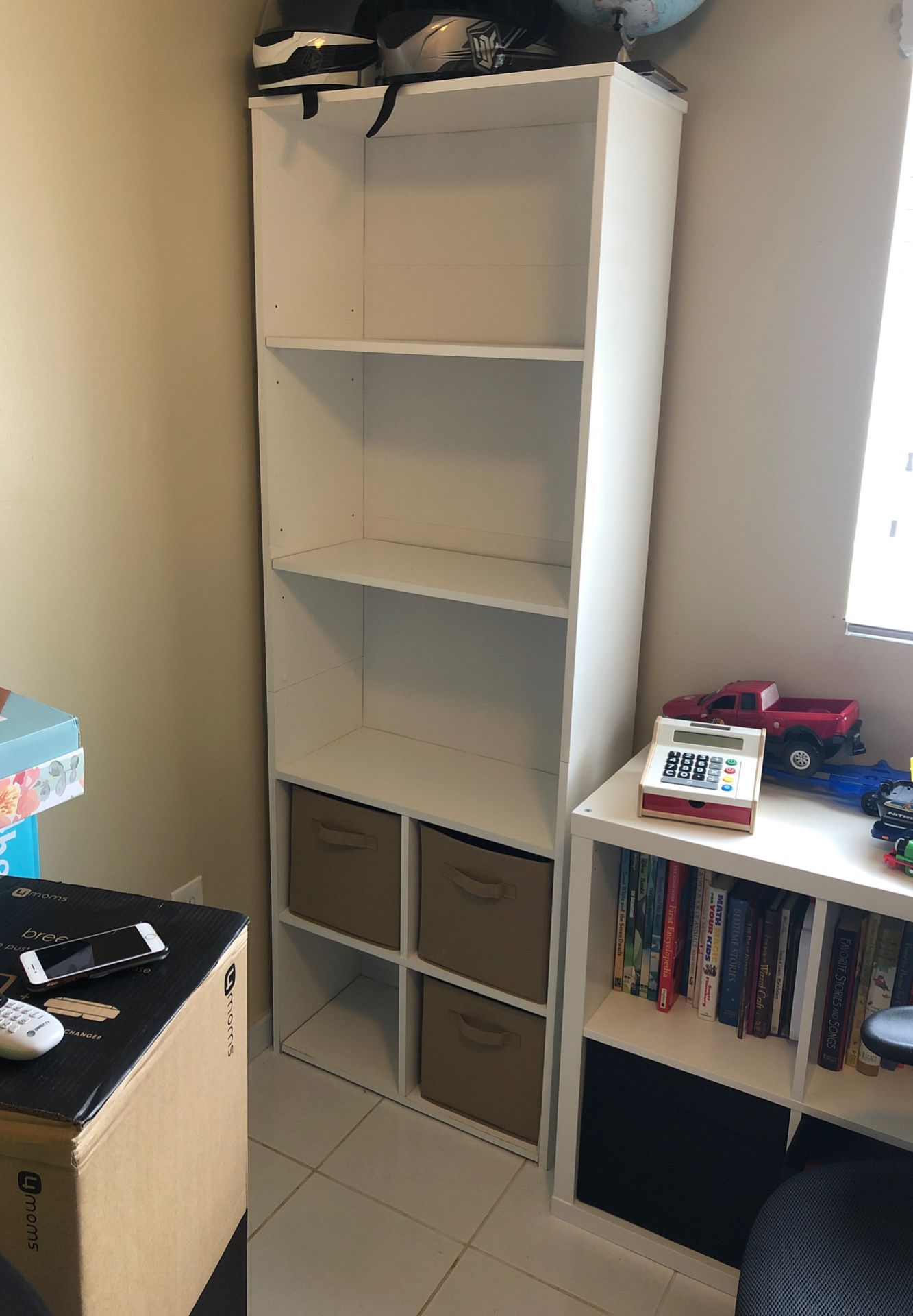 Book/Storage Shelf with 4 cubby holders and 3 Cubbies