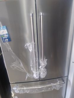 KDTM384ESS dishwasher and fridge new