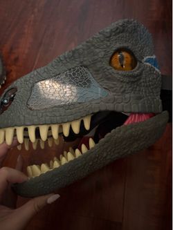 Jurassic World Chomp 'n Roar Velociraptor "Blue" Electronic Mask.