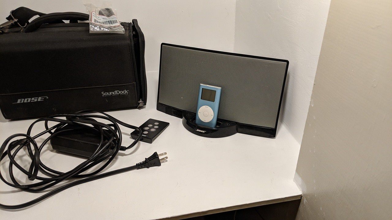 Bose sound doc w case and extras
