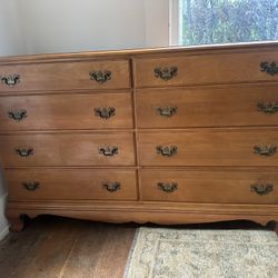 Beautiful Colonial Early American Vintage Chest Of Drawers